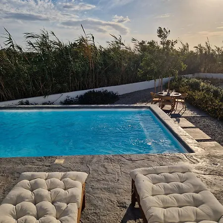 Vakantiehuis Zoe Cycladic House With Pool Pláka