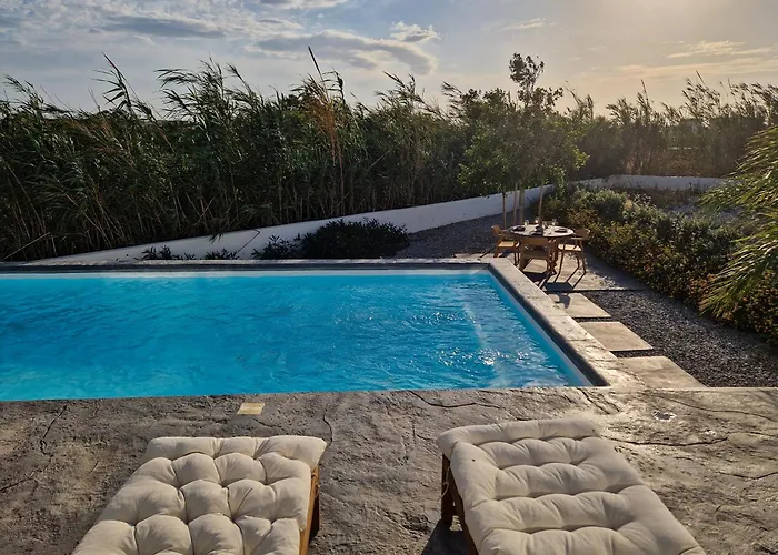 펜션 Zoe Cycladic House With Pool Pláka